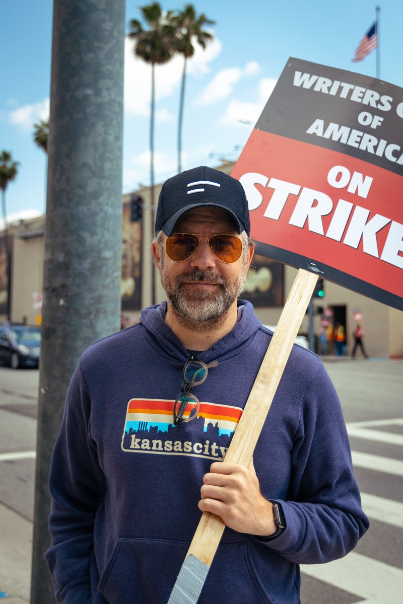 Angela3vino's tweet image. He needs no intro, but meet @jasonsudeikis, star of #TedLasso, on the picket line at WB this morning. Why he&apos;s striking: &quot;to support my union.&quot; @WGAWest #WGAWest #WGAStrike