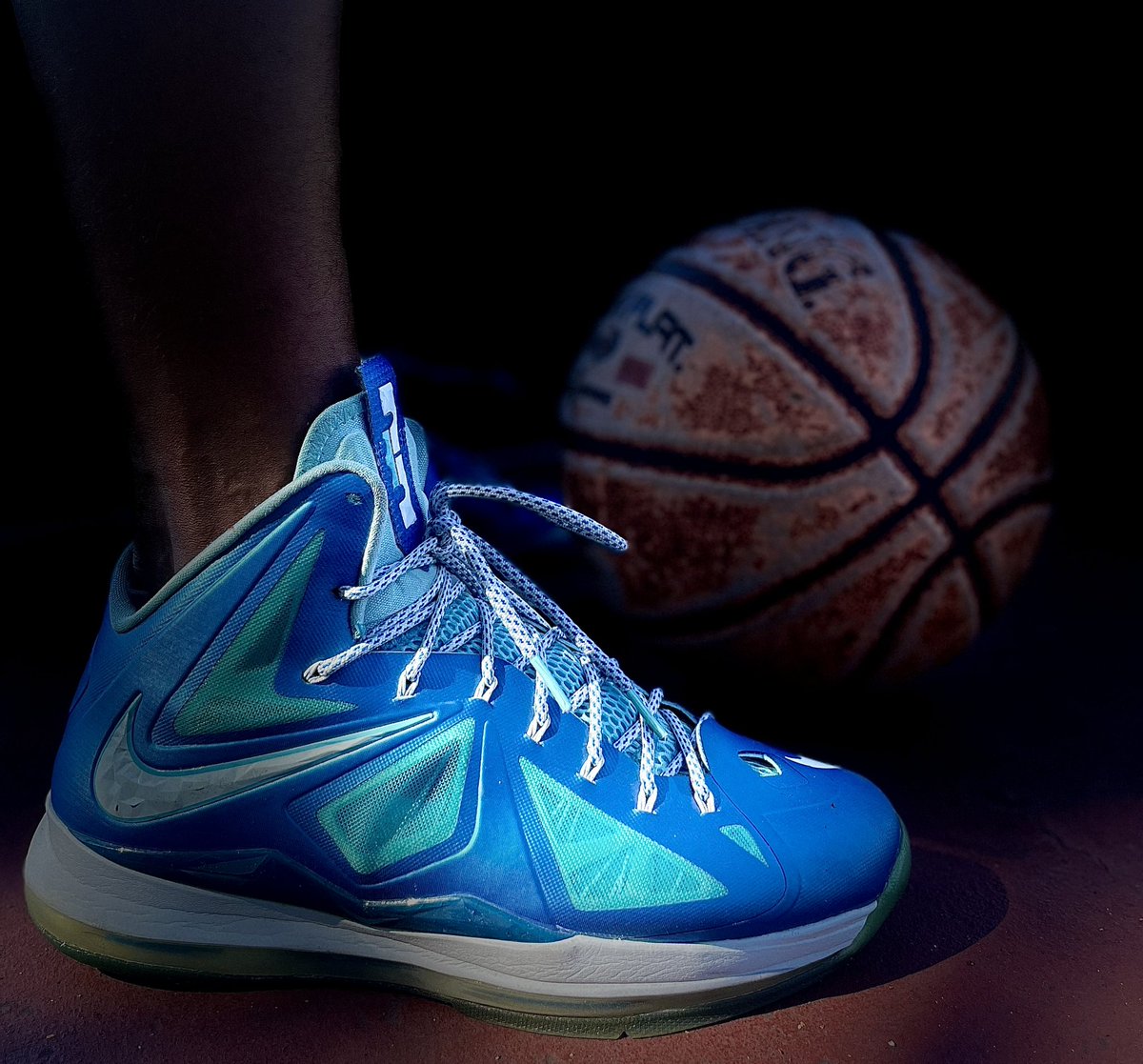 KicksaddictNYJP's tweet photo. #nike
#Lebron10
#BlueDiamond
#sneakerlove
#kotd
#sneakeraddict
#wdywt
#kicksoftheday
#yoursneakersaredope #atmoscollectorsclub
#Snkrskickcheck
#TodaysKicks
#nikebasketball
#NikeLebronX
#Sneakeraddict https://t.co/PJZ4HRVti7