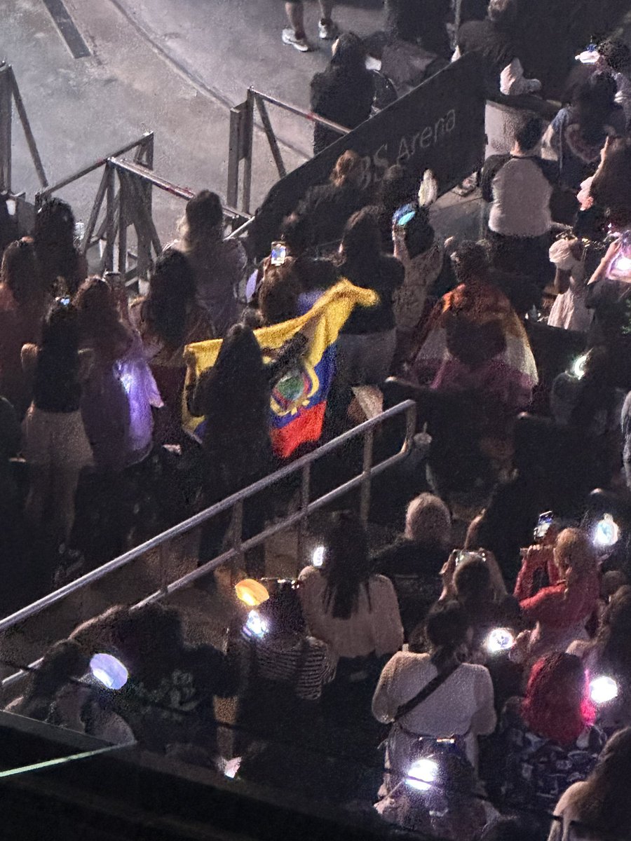 jeonxmoon's tweet photo. ecuador en la casa🇪🇨

#TXT_ASM_TOUR_BELMONTPARK #TXT_ASM_TOUR_in_NEWYORK_Day2 
@TXT_members https://t.co/nWidTc4lFh