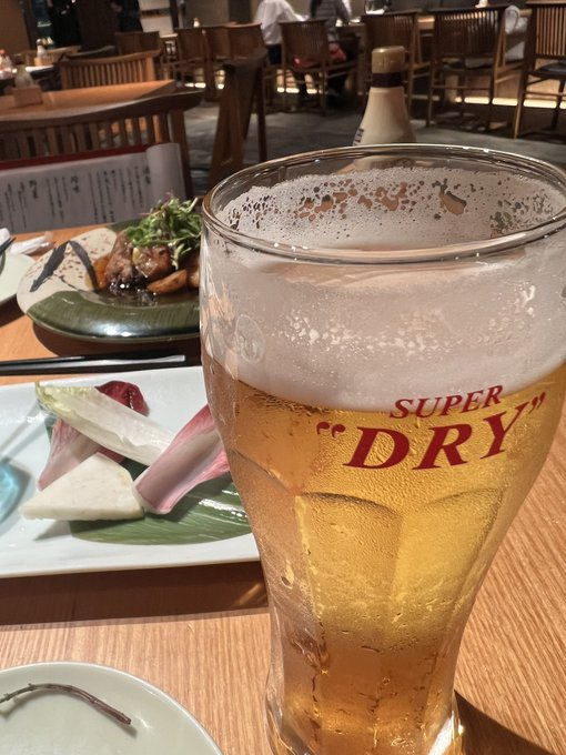 毎日が夏休み！！！！ 退職祝いにシャンパンもろた♡ https://t.co/sr0MolRBie