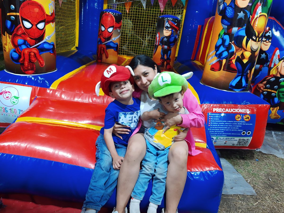 GersonLuque's tweet photo. Eres genial con nuestros hijos, feliz día de las madres @daniiepach. https://t.co/Z5vNkjP5cV