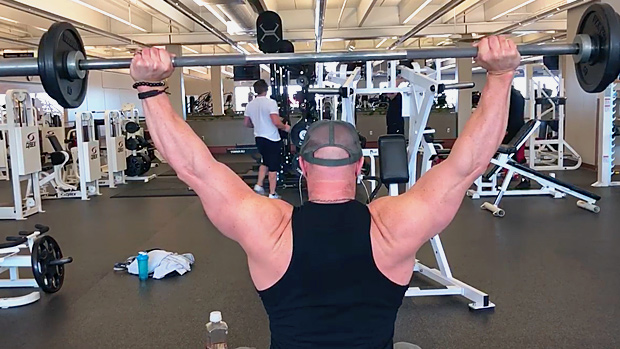 TrellaDutton's tweet photo. Tip: The Overhead Shrug. #exercise #weightlossmotivation https://t.co/iCkNyCXy7n https://t.co/RUtfxdcB2q