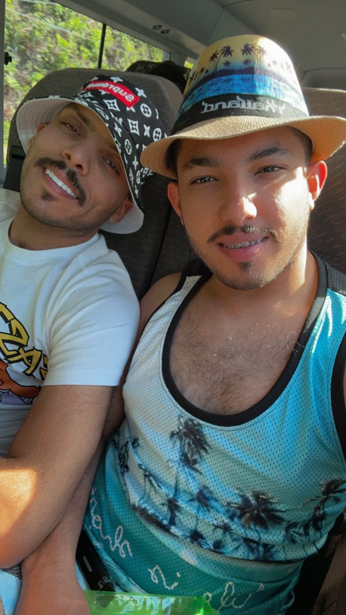 Yfa501's tweet image. السعادة الحقيقية
هي أن تجد شخصاً يشبه روحك كثيراً ."