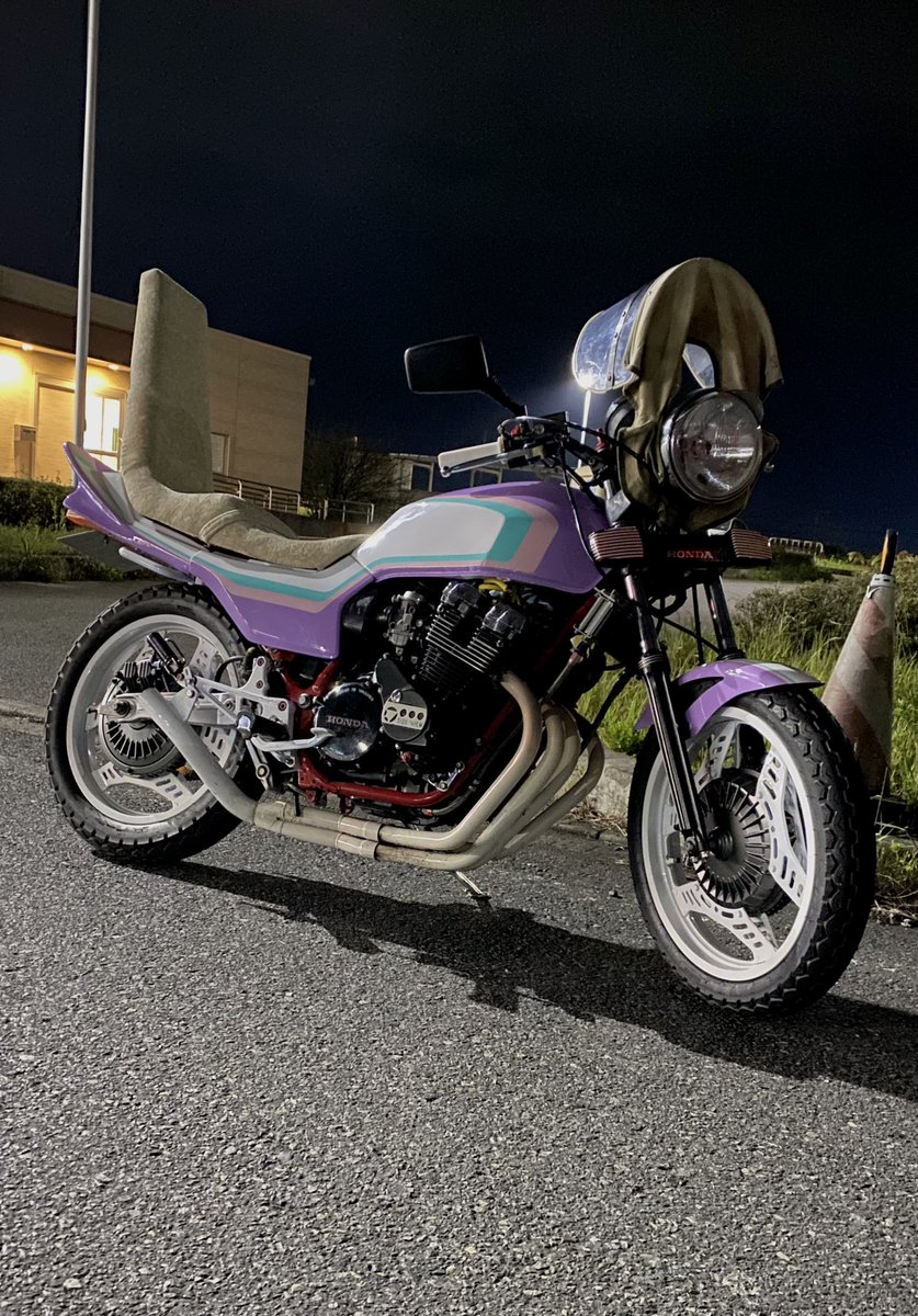 どなたか風防譲ってください🙇🏻‍♂️
割れてなければスクリーンだけでも大丈夫です！
赤縁であれば嬉しいです😇
金額合えば買い取ります🙇🏻‍♂️