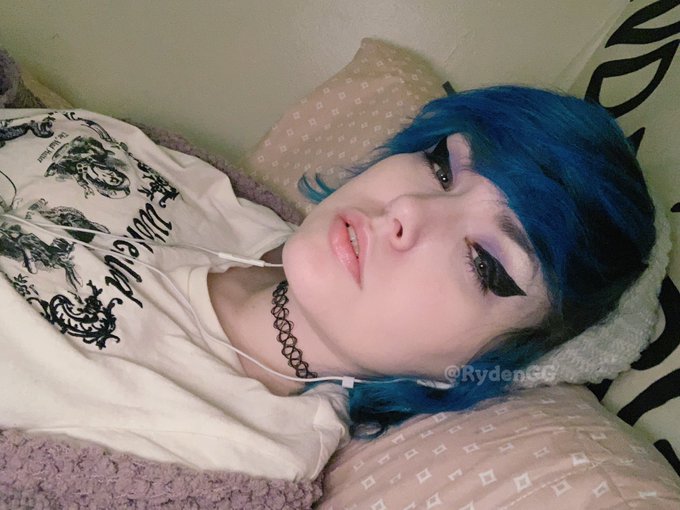 GO 👏🏻 to 👏🏻 BED 👏🏻 https://t.co/GuP4E393D8