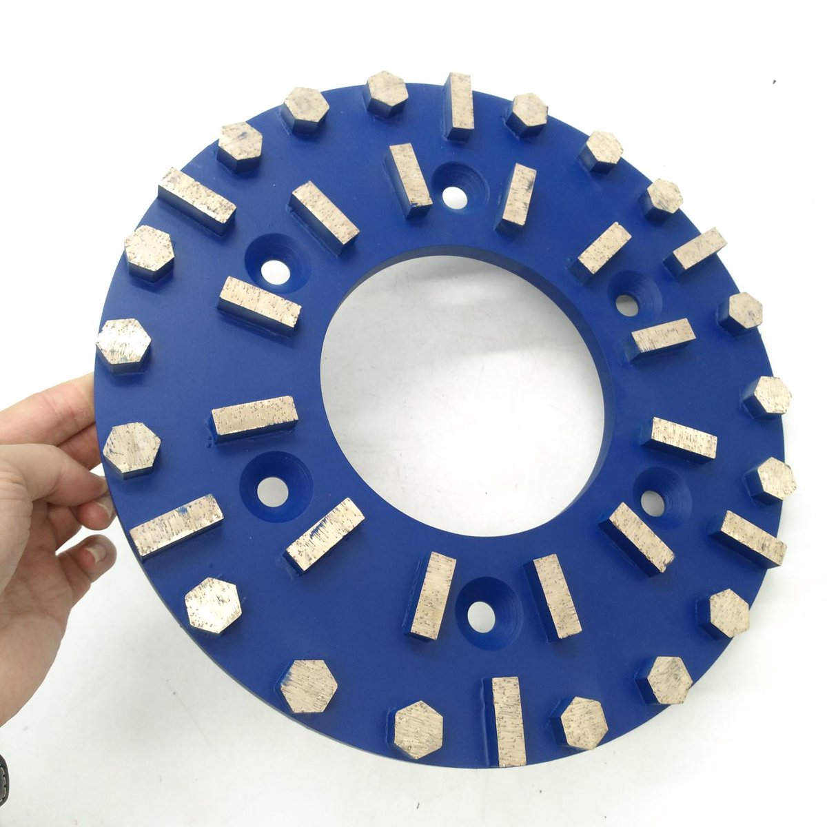 LiuOwne's tweet image. ✨300mm Metal Grinding Plate✨
✅36 TURBO SEGMENTS - designed for concrete, epoxy, mastics, thinset, water-proof coatings
✅Grit：6#,16#,30#,60#,120#，400#
wa.me/18060980805
#diamondgrindingwheel #diamondtools #diamondcupwheel
#diamondgrindingwheel #durablecupwheel