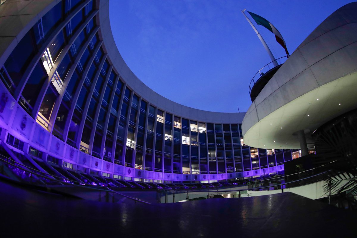 senadomexicano's tweet photo. 📷 El Senado se ilumina por el Día Mundial del Lupus y la Fibromialgia.

https://t.co/FGJH3GmktD https://t.co/nkQarc4Sps