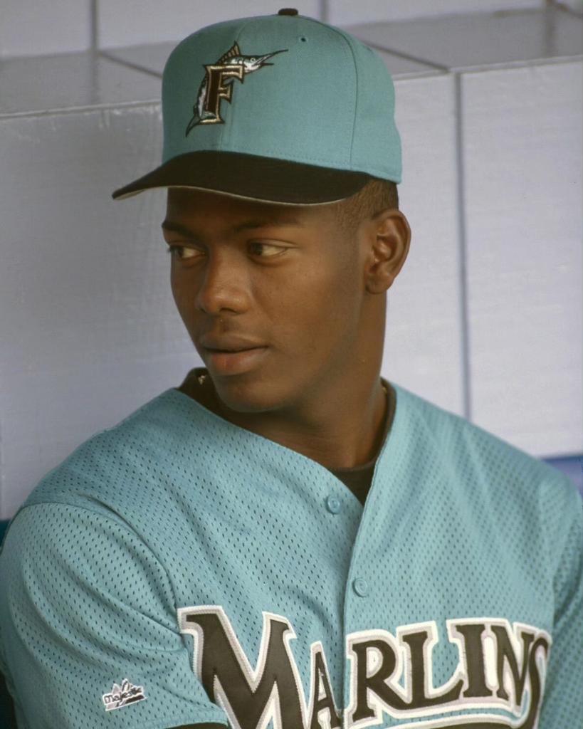 PeloterosCol's tweet photo. #UnDíaComoHoy 10 de mayo de 1996 debutó con @LosMarlins el Niño de Barranquilla Edgar Rentería. 
Ya sabemos que pasó después con la gran historia del mejor pelotero de la historia de Colombia.
#PeloterosColombia🇨🇴 https://t.co/huS9IcdUr2