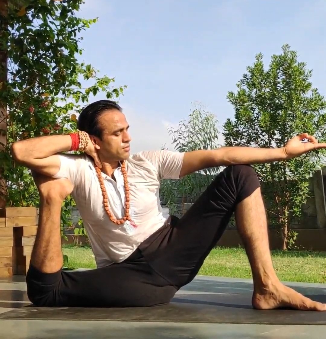 Yoga Guru Dheeraj (@yogagurudheeraj) on Twitter photo जिस स्थिति #Pose में स्थिरता #comfort और सुख #Joy नहीं, वो आसन #Asana नहीं #YogaGuruDheeraj #yoga #Yogasana #योग #योगी #ChampionsLeague #yogapose #AshtangaYoga No #workout #FitnessMotivation #yogi #Ahmedabad #Gujarat #yogGuruDheeraj #योगगुरुधीरज #VashisthaYogashram <a href="/CMOGuj/">CMO Gujarat</a> जिस स्थिति #Pose में स्थिरता #comfort और सुख #Joy नहीं, वो आसन #Asana नहीं #YogaGuruDheeraj #yoga #Yogasana #योग #योगी #ChampionsLeague #yogapose #AshtangaYoga No #workout #FitnessMotivation #yogi #Ahmedabad #Gujarat #yogGuruDheeraj #योगगुरुधीरज #VashisthaYogashram <a href="/CMOGuj/">CMO Gujarat</a>