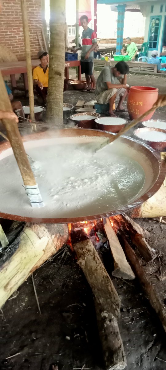 Jawa Tengah lurrr...wilayah lain ada gak ya,yg bikin kue Dodol/Jenang ketika mau hajatan.kalau ada apa dong,sebutin namanya..(Ragam Tradisi Indonesia🇮🇩🇮🇩).