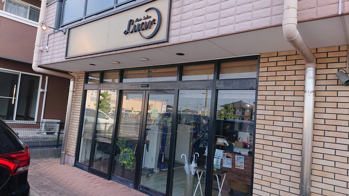 lalabai70's tweet photo. 美容室さんへ
開店前の貴重なお時間頂き
朝のご挨拶。
・防災の取り組み
・八幡宿駅東口のまちづくり
等々質疑内容をご紹介。
普段は
カットやヘナ染めをして貰ったり
シャンプーやヘア製品を購入したり
お世話になってるお店です☀️
#秋田しんいち
#市原市
#八幡宿
#PureRoom
#Luar
#美容室 https://t.co/6sF2jUGtD0