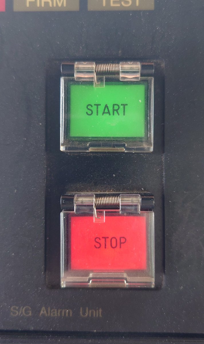 操舵スタンドのシステム誤操作による座礁事故のレター回ってきたけど、
HAND-AUTOのレバーとシステムのレバーが似てるし、同一メーカーでも型式で左右逆になるから誤操作しやすいよね。

それより、バリアついたボタン式にしたほうがいいと思う。