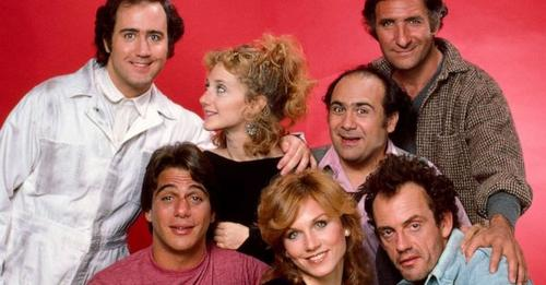 TumingY89140's tweet photo. Nostalgia alert! Members of the "Taxi" cast recently staged a mini reunion, nearly 40 years after the sitcom ended! 🚕 Check out the photo. https://t.co/4H0Q8WfkVS