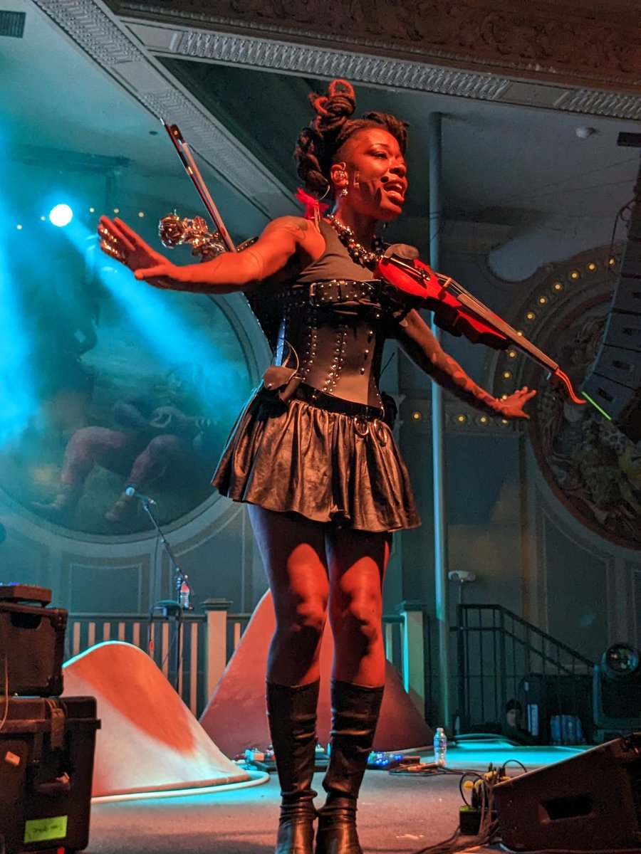 <a href="/sudanarchives/">Sudan Archives</a> Night 2 <a href="/CrystalPortland/">Crystal Ballroom</a>