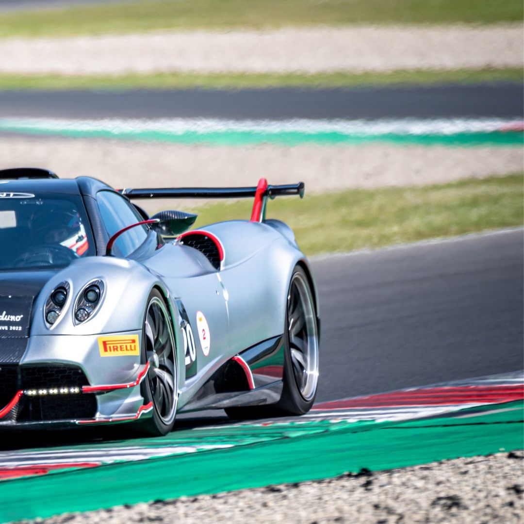 pagani_skygroup's tweet photo. Racing Soul!
During the @Pirelli #PZeroExperience, our #HuayraRoadsterBC gave us pure adrenaline griping the road of the iconic Mugello circuit!
#Pagani #Huayra @MugelloCircuit
#ThePerfectFit #Pirelli
#Hypercar #Japan
#パガーニ #ウアイラ #ゾンダ
@pagani_skygroup https://t.co/eyhcOEMCW7