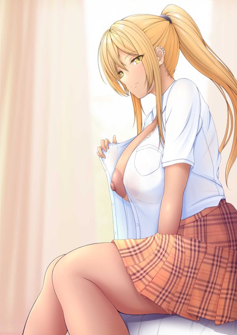 ノーブラ&チラ見せ 