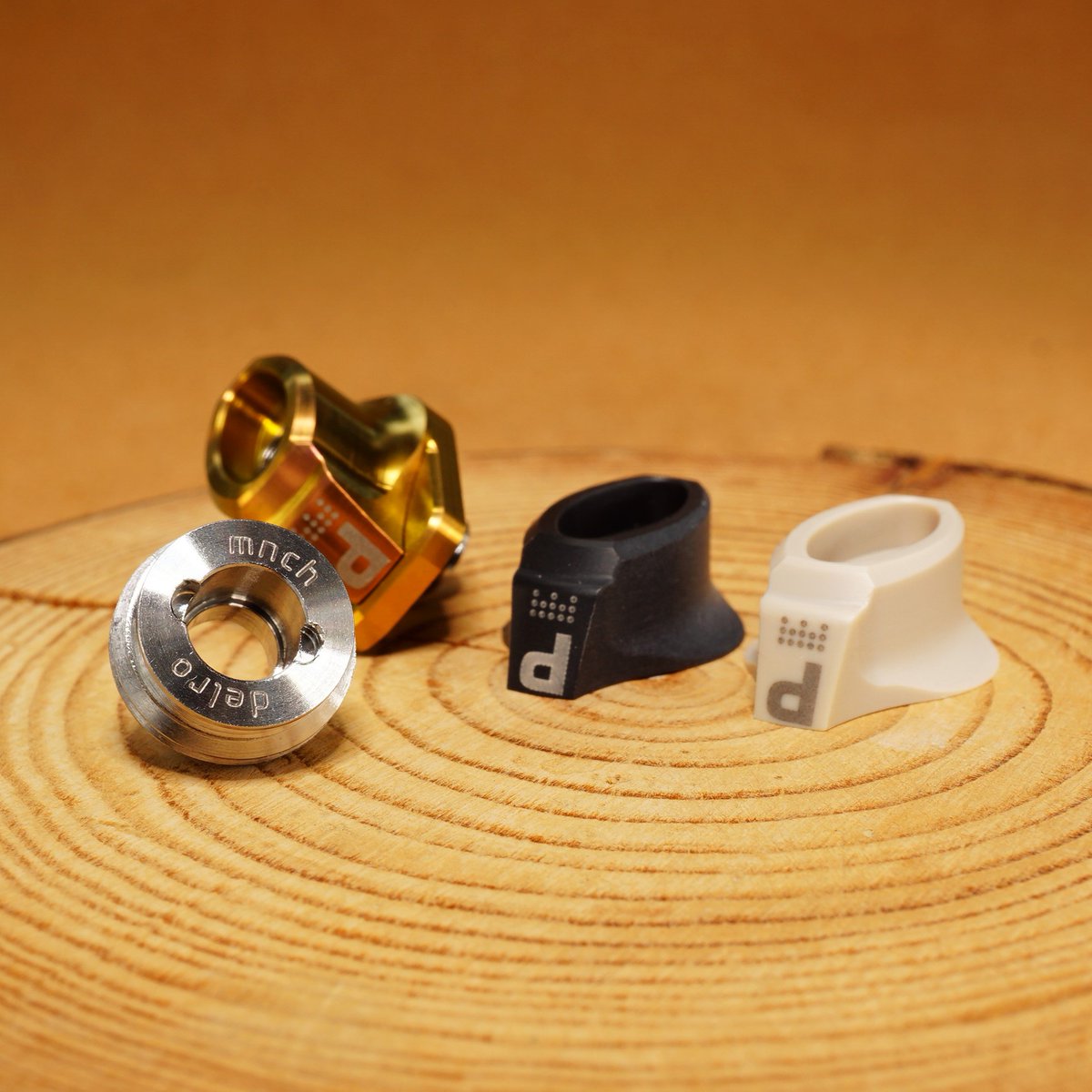 VAlphaline's tweet photo. Monarchy Vapes|D-Tip Ti Bronze Drip Tip 入荷。国内入手困難の激レアアイテム。現品は貴重な新品・未使用品ですので、ご興味ございましたら是非お見逃し無く!👑👑👑DM大歓迎 #MonarchyVapes #DTip #Ti #Bronze #DripTip #Delro #Integrated #HighEnd #Vape #vape好きな人と繋がりたい #vape放出 https://t.co/G0buyTYn8T