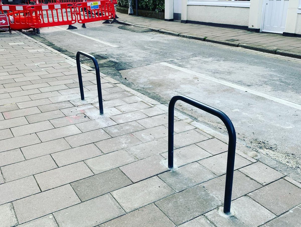 grocer_on_green's tweet photo. CH- ch- ch- ch- CHANGES 😃
Wider pedestrian corner pavements on my side & outside @ExeterRadford ✅
Extra cycle parking! ✅
2 weeks to go! 😁
.
.
.
#roadchange #changeisgood #onewayroad #15minutecity https://t.co/7lue5vdhpL