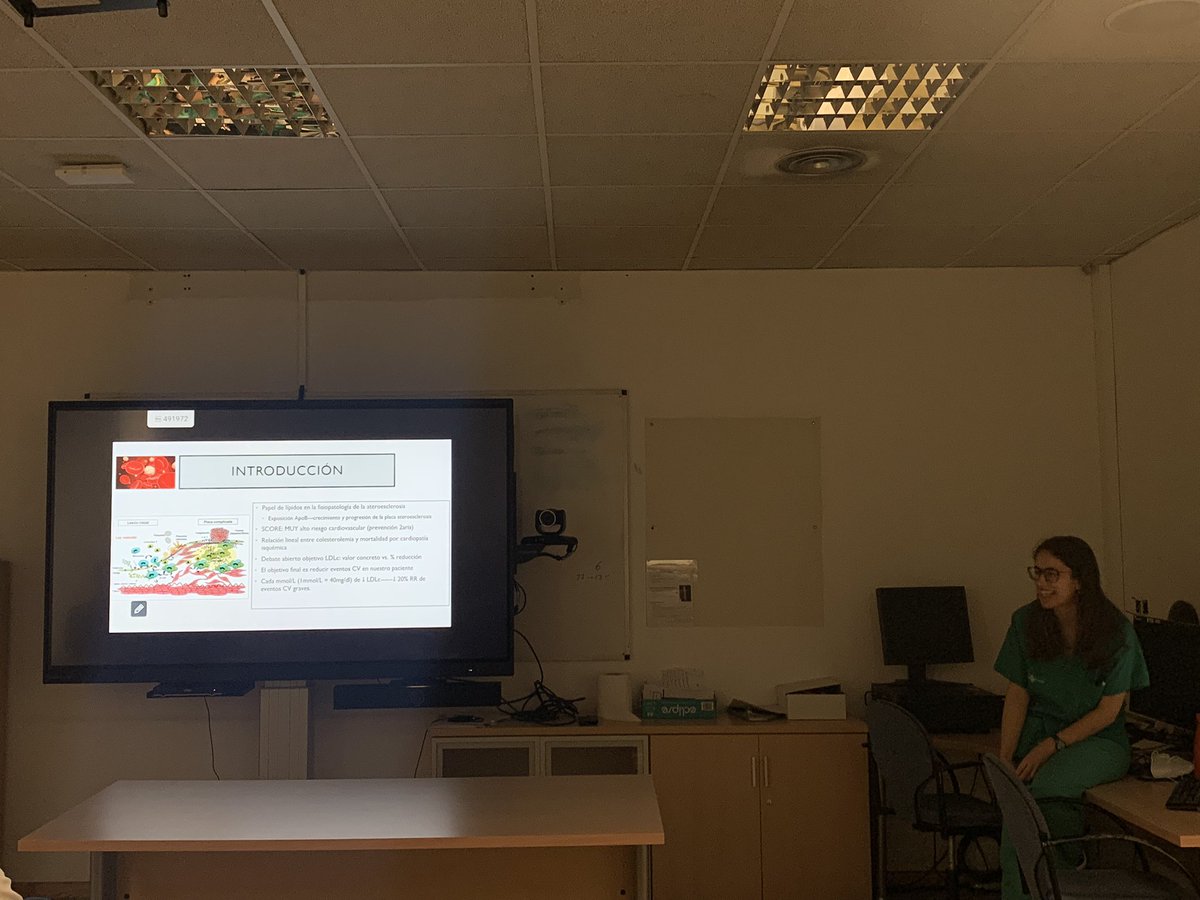 Sesión de dislipemia a cargo de nuestra R1 la Dra. Oña #HCUV #ICICOR #cardiologia