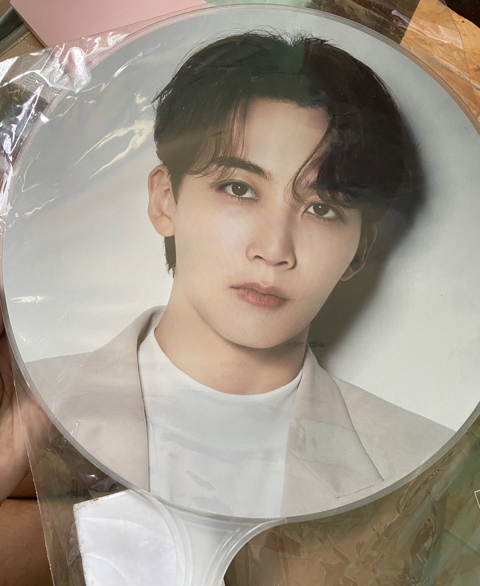 lavandercheol's tweet photo. wts lfb seventeen ph 
official jeonghan incomplete picket fan

price: 350 + lsf 

- onhand, good condition 
mop: Gcash 
mod: j&amp;t 
dop: 2-3 days / payo (prio) 

reply / dm to claim 
📍Negros Oriental 

🏷️ uchiwa svt concert scoups joshua jun woozi hoshi mingyu wonwoo https://t.co/5HHz5HEG9j