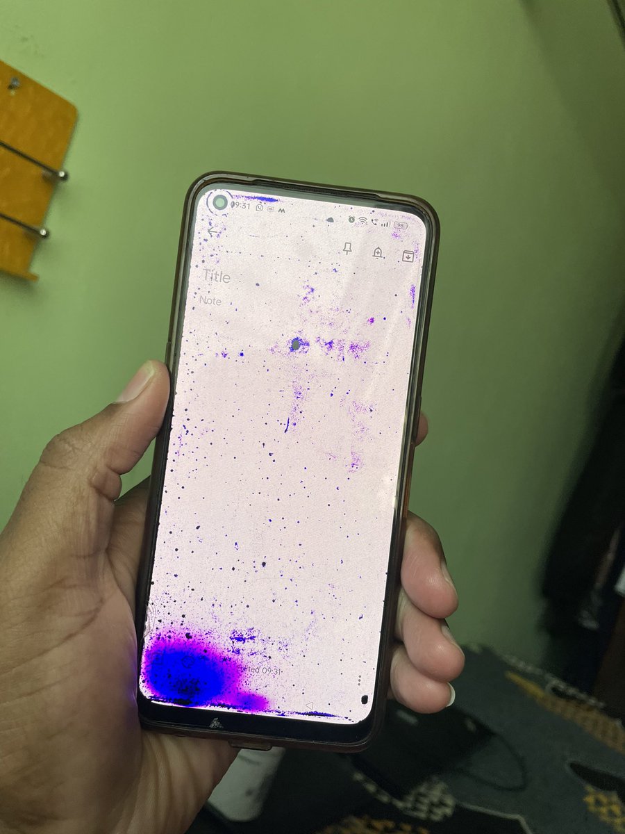 Harin_Tweetz's tweet photo. Oka 5 mins vanalo thadichina papaniki display Poindi 😩😩😩😭😭
#Realme9Pro+ https://t.co/y841qYbXSy