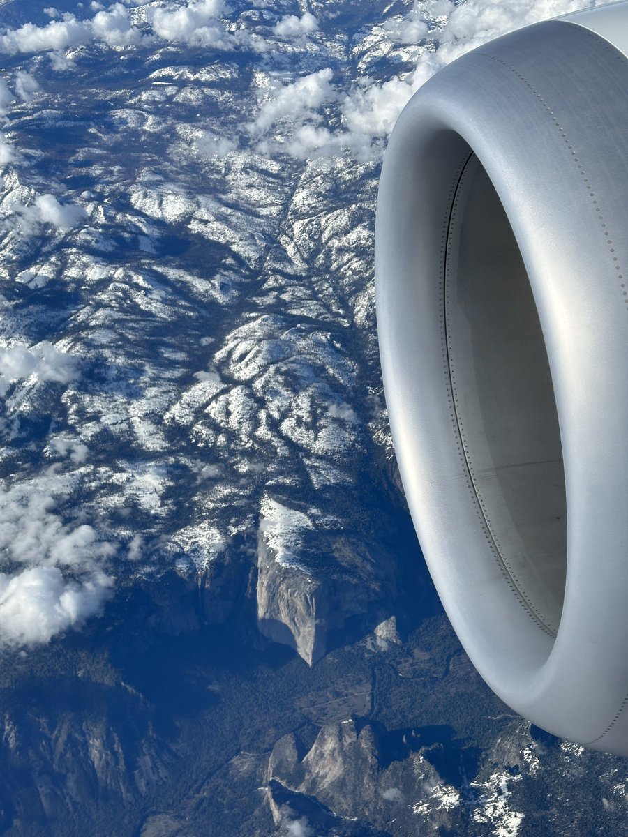 IshwariaMD's tweet image. Holy moly, this sight 🤩— beyond breathtaking! Flying over El Capitan in Yosemite Valley, en route to @SWOG Spring Meeting! Looking forward to giving the #palliativecare plenary tomorrow! #hpm #hapc #pallonc @YosemiteNPS