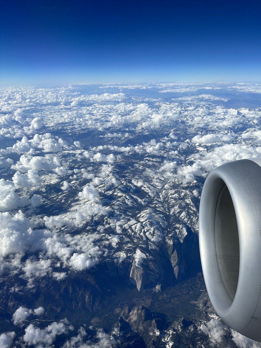 IshwariaMD's tweet image. Holy moly, this sight 🤩— beyond breathtaking! Flying over El Capitan in Yosemite Valley, en route to @SWOG Spring Meeting! Looking forward to giving the #palliativecare plenary tomorrow! #hpm #hapc #pallonc @YosemiteNPS