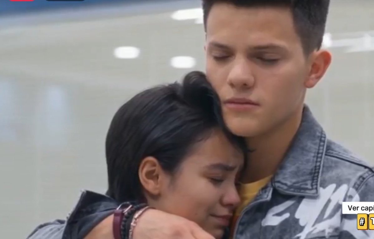 Benja le dice a Itzel que si no quiere un abrazo 🥰 e Itzel le dice , no sabes cuánto necesitaba este abrazo ( Los Changuitos) <a href="/emilianoglezl1/">Emiliano González</a> #KarlaGaytan #ElAmorInvencible