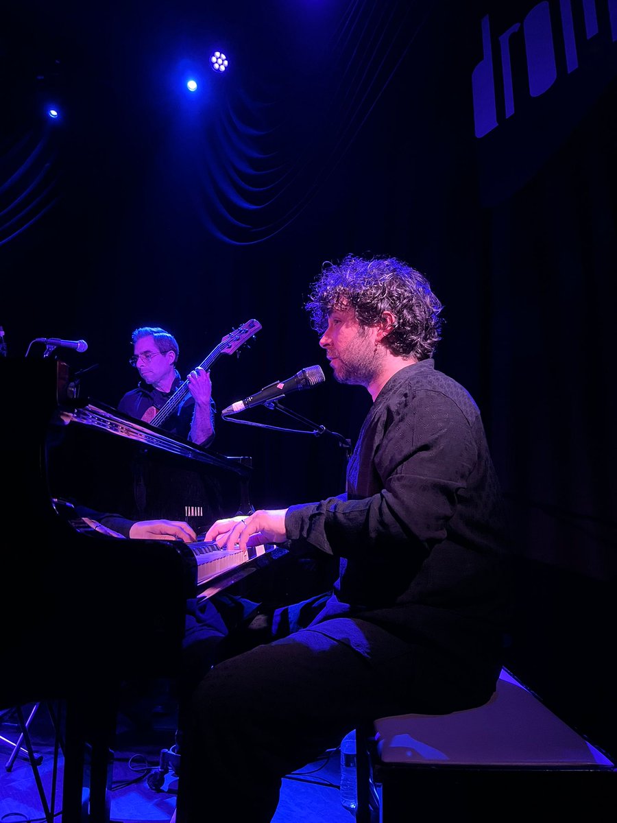 HoxhaFer's tweet photo. What #NYC, #DROM &amp; #Albania might have in common at an evening in May, in New York? An unforgettable moment, with exquisite #Albanian music, performed admirably by an original singer, author &amp; composer, brought with brio &amp; humor, by the very one, Vlashent Sata. 

A delice! Merci. https://t.co/SYcJHiogIX