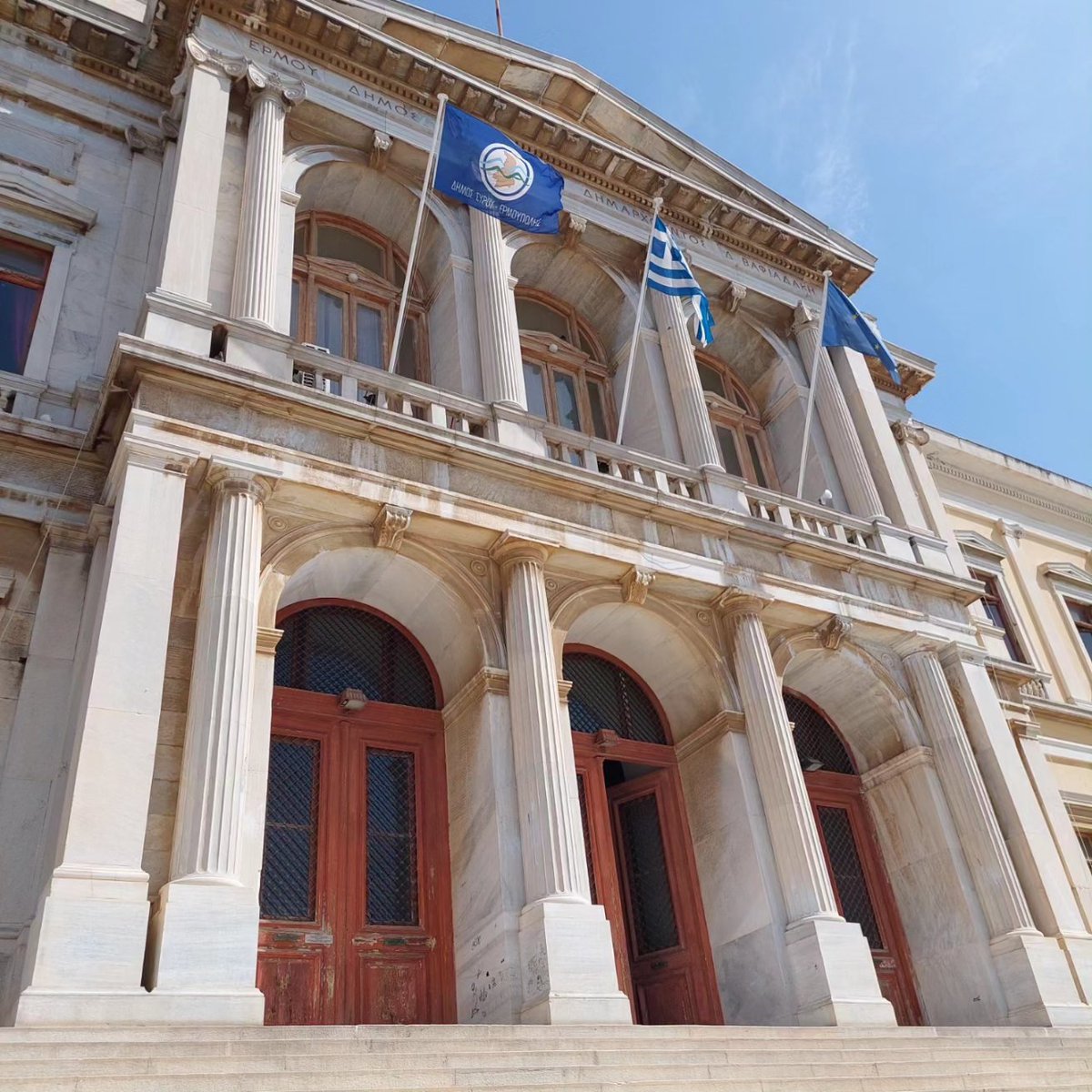 aegean_rally's tweet photo. Ερμούπολη Σύρου. Το 60ο Ράλλυ Αιγαίου πλησιάζει και η Πρωτεύουσα των Κυκλάδων ειναι έτοιμη να υποδεχθεί τα πληρώματα του αγώνα που χορηγοί η #JOTUN https://t.co/Af2lAV7GD9
