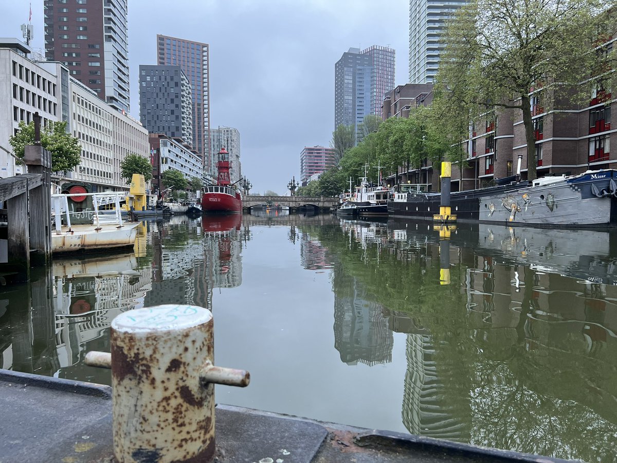 nknaap's tweet photo. Het is nog stil in #Rotterdam https://t.co/vo7Lkg2glV