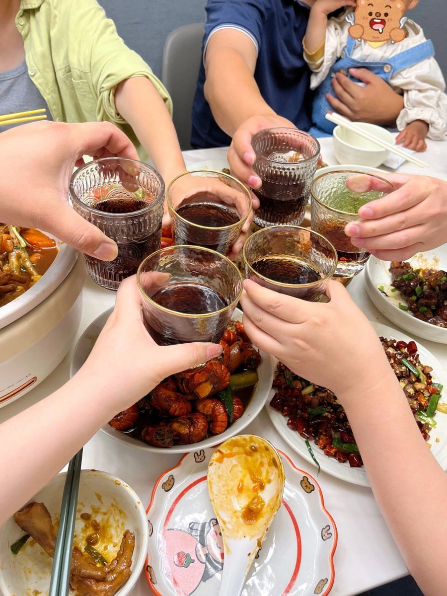 uczesany's tweet photo. Lifelong pursuit of happiness, in the present, eyes, bowl of Chinese food https://t.co/BIkhANfQL5