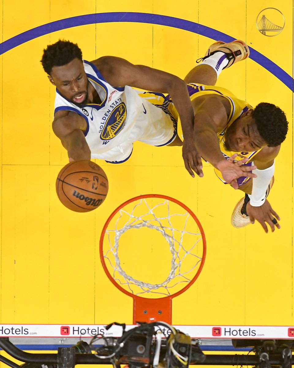 WarriorsLatam_'s tweet photo. Que equipo, amiguitos. Siempre la misma historia. Pueden perder la serie, si. Pero te van a hacer pelear hasta el último minuto.

Nunca perdieron en menos de 6 juegos. Y así seguirá. Lo de Steph y Dray en los partidos importantes es icónico.

2-3, los Warriors ESTAN VIVOS🫶🏼💛 https://t.co/ZyXYQlxvuQ