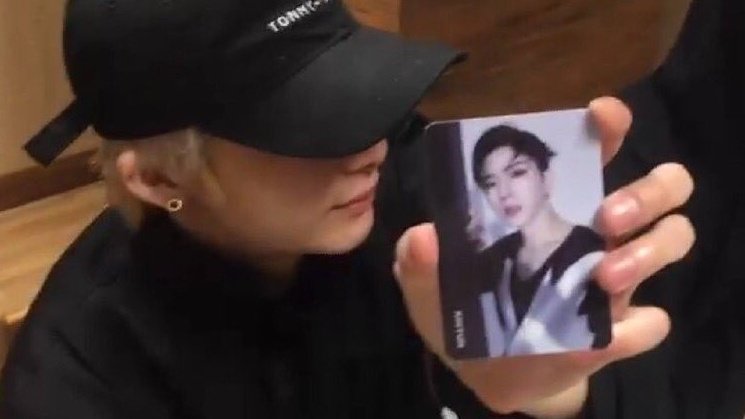 FROMHW2's tweet photo. 형원이는 손끝까지 반짝반짝한 키라키라 아이돌이에요 . . .
손톱 늘 깔끔하게 바짝 깎고 윤기나게 관리하는 미남 아름답다 https://t.co/o2mKRU763r