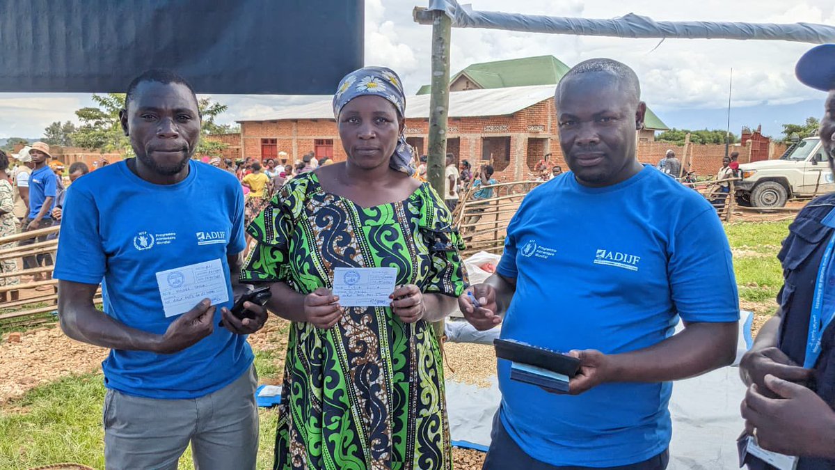 ADIJF1's tweet photo. Sur appui financier de @KfW_FZ_int et @BMZ_Bund, ADIJF en partenariat avec @WFPDRC a lancé la foire agricole agricole ce 10/05/2023 à Luvungi ds la Plaine de la Ruzizi dans le cadre de la vente groupée et la promotion des produits agricoles des petits producteurs groupés. https://t.co/ifek5pb5e2