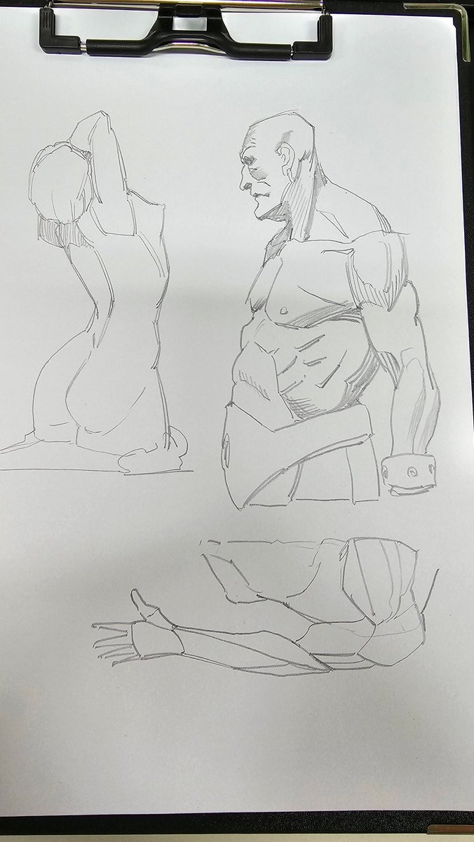 점심먹고 바로 가서 필기구랑 사왔다...! 점심 슥슥... 장발하려고 머리를 기르고있어서 앞어리가 너무 거슬린다🫠