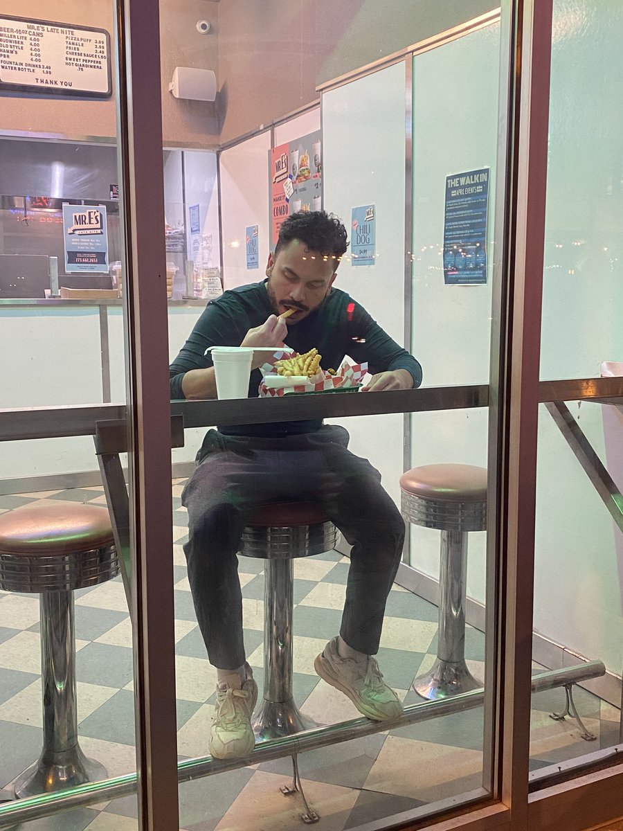 Mr. E’s Late Nite tweet media