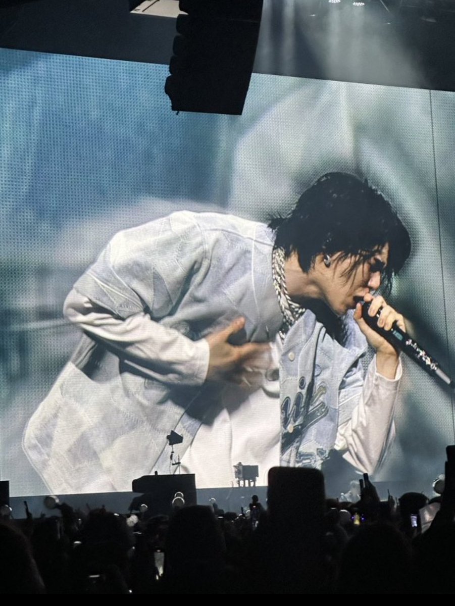 jmijungkook's tweet photo. Yoongi D-day concert d7 clips ~ thread ✨️" in LA " https://t.co/csDYRDQaiF