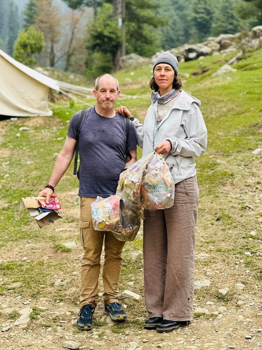 Shahrukhali79's tweet image. سوئزر لینڈ سے آئے مہمانوں کو پاکستان کے سوئزر لینڈ ( سوات ) سے خزانہ ملا ھے ۔ پاکستانی قوم حسرت سے دیکھ رہی ھے کہ یہ خزانے ہماری قسمت میں
 کیوں نہیں ہیں 
ہمارے لئے شرم کا مقام ہے ہم اپنے سیاحتی جگہوں کو اچھی حالت میں نہیں رکھتے ہیں 🤦🏽‍♂️

#Copied 
#PublicServiceMessage