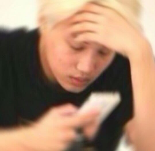 stephhunn_'s tweet photo. así estoy viendo todos los msjs que manda Jongin https://t.co/ST24Gz1t2V