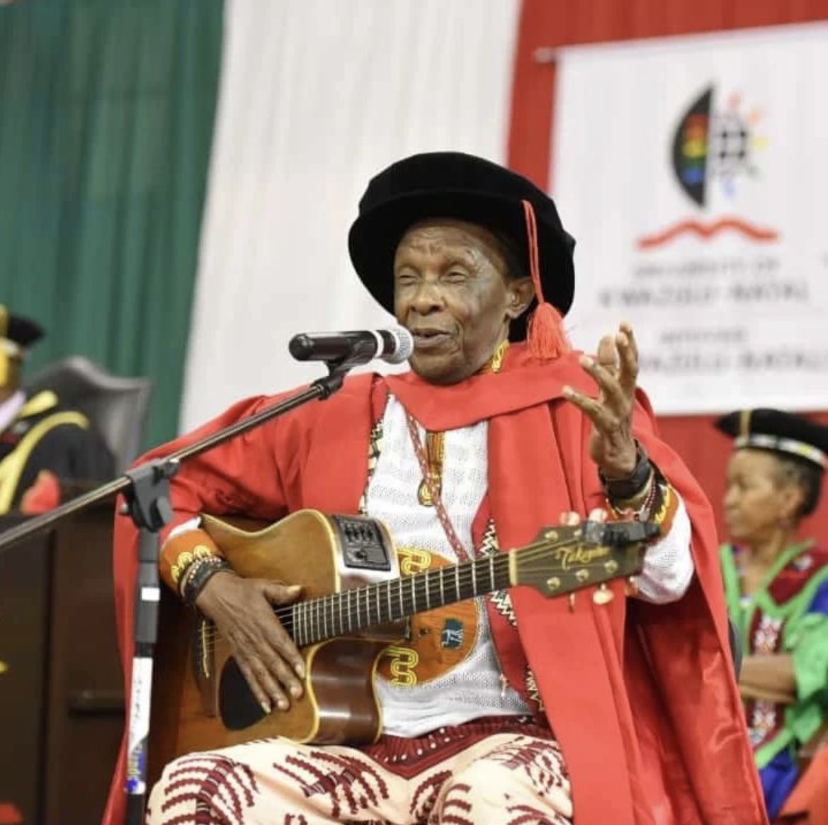 Ladies and gentlemen…Dr Madala Kunene.

Bajove Dokotela! 💉

<a href="/KuneneMadala/">Madala kunene🙌</a>