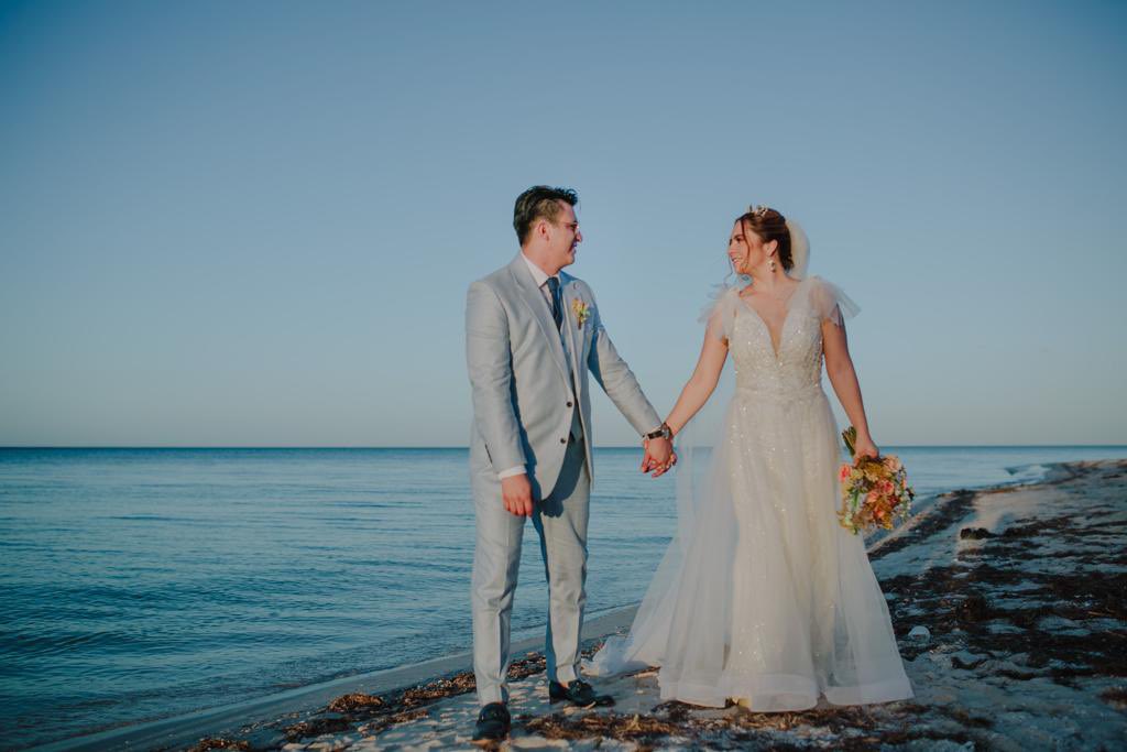 elcandilwedding's tweet photo. Yucatan es Mágico ✨ Hermosos atardeceres en la playa.
¡La próxima historia de amor puede ser la tuya!
.
.
.
#Wedding #Yucatan #WeddingPlanner #HistoriasDeAmor #BodasEnYucatan #ElCandimWedding https://t.co/avTDym4vOn