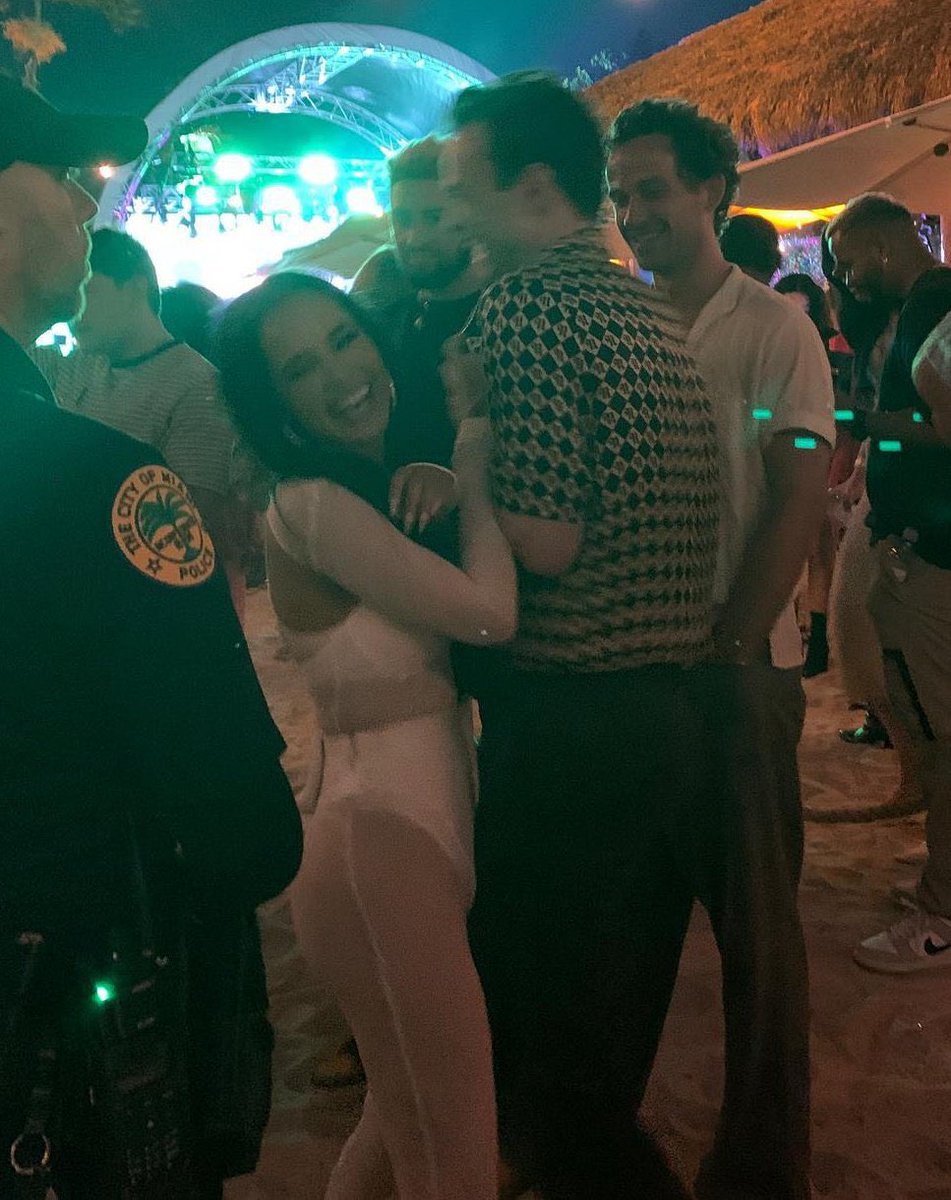 Becky G México tweet media