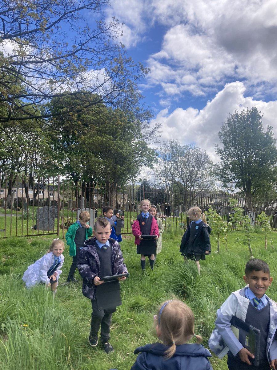 OLRprimary's tweet photo. P1a were looking at the features of our local area! We explored school grounds, different types of housing &amp; local landmarks! We used the iPads to take pictures to help us with our future learning! 📸 ⛪️ 🏡 🏫 🏬 #topic #outdoorlearning #learningforabetterworld https://t.co/b0DEJGUaxB