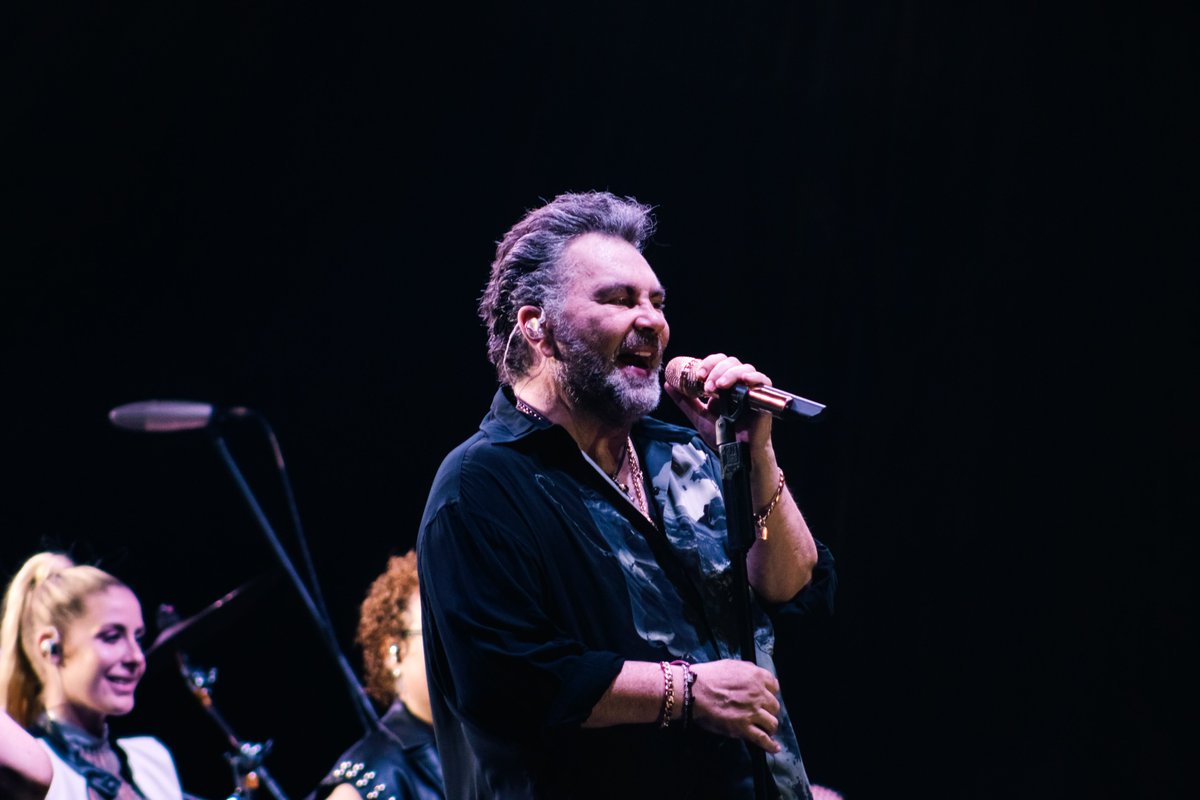 oscarsmarth's tweet photo. Momentos del recital de @MijaresOficial que dio a las mamás petroleras de la Sección 38 del STPRM en el campo de Sóftbol de Salina Cruz ¡Tremendo show! https://t.co/tn7qnAxMhT