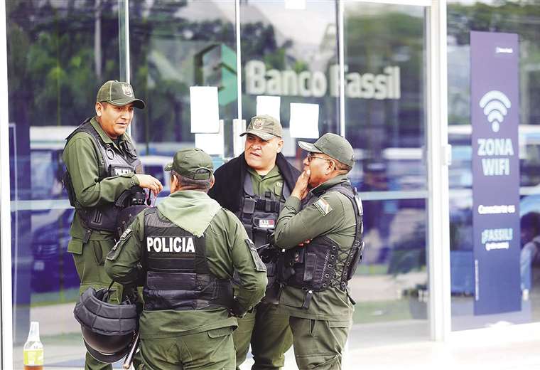 ElRenidor's tweet photo. Fassil: Felcc no descarta que empresas que accedieron a préstamos de más un millón hayan conformado una organización criminal https://t.co/0p657clPcA https://t.co/Tu2llx3q5R