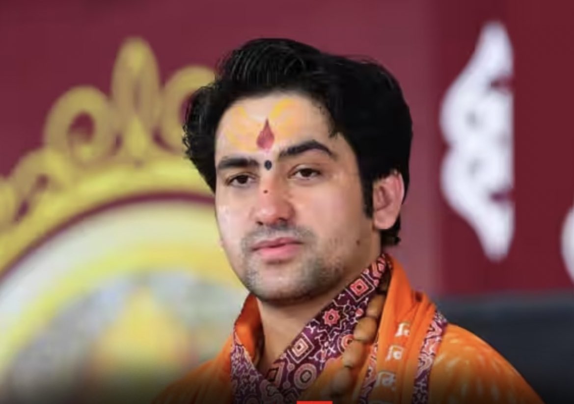 Gyaneshwar_Jour's tweet image. गंभीर अर्थ संकट से जूझ रहा है #बागेश्वर_धाम वाले बाबा #Dhirendrashastri का कार्यक्रम. पटना वाले चंदा दे नहीं रहे. पिछले 24 घंटे में 10 लाख भी नहीं आया बैंक खाते में. #BageshwarDhamSarkar हनुमंत कथा कहने को न पैसा लेते हैं, न देते हैं. पॉलिटिकली भुना रही बीजेपी के नेता बने हुए हैं…