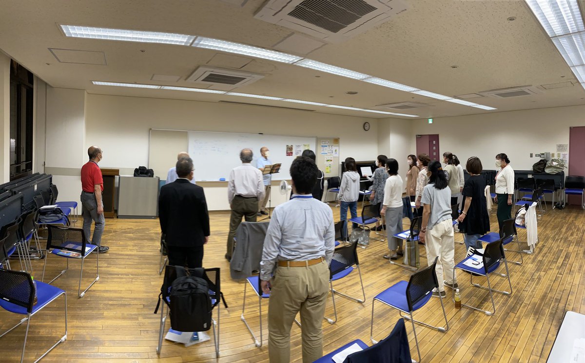 昨日はゴールデンウィーク明け最初の練習でした！
大阪府合唱祭で歌う「イタリア歌めぐり」から二曲と、信長貴富「かなしみはあたらしい」の三曲目・四曲目に取り組みました。
大阪府合唱祭は5/11(日)に大阪狭山市SAYAKAホールにて出演予定ですのでタイミングが合えば聴きに来てくださいね！