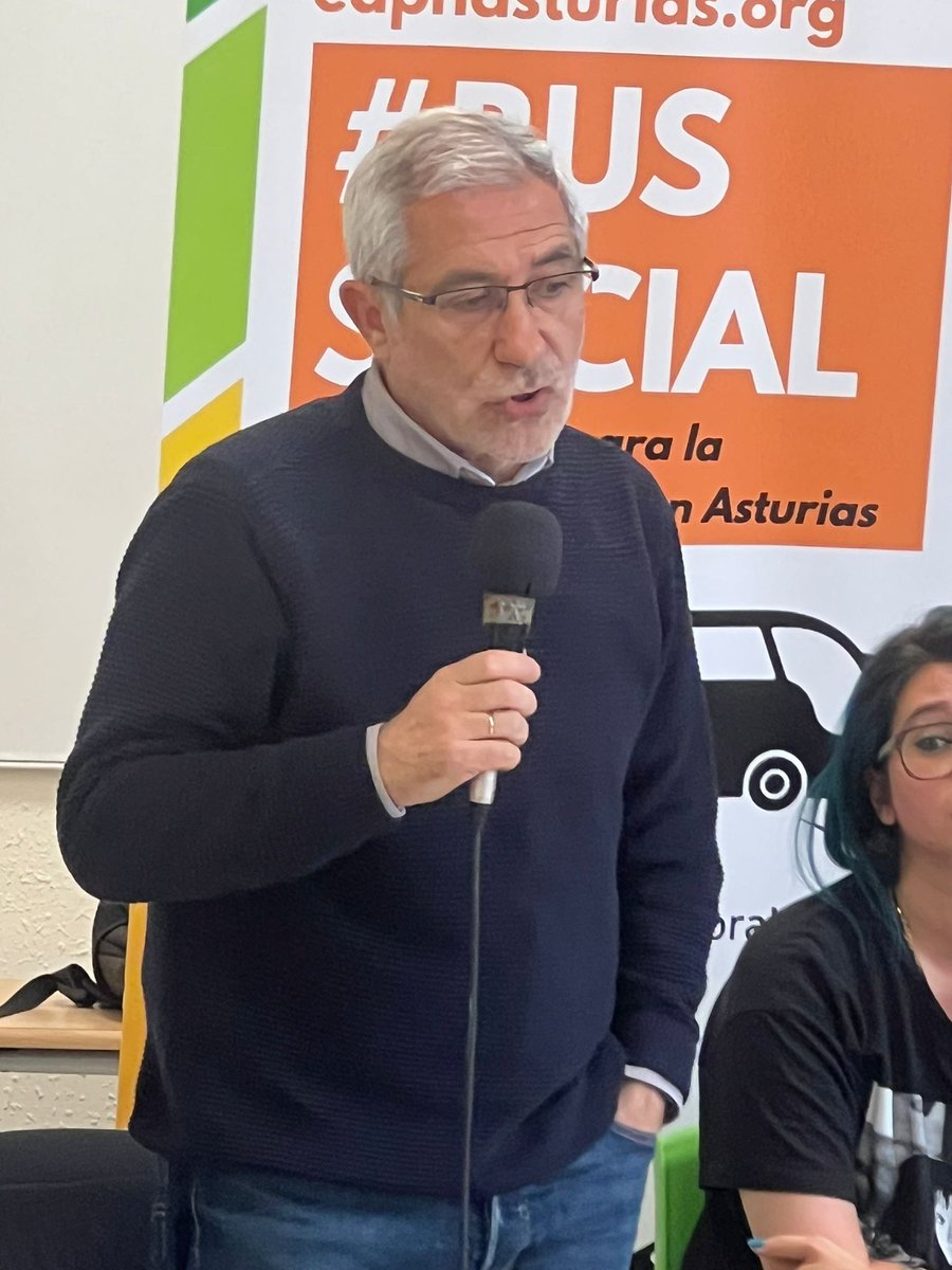 iu_oviedo's tweet photo. Ayer,nuestro candidato de #ConvocatoriaporUvieu, @GLlamazares ha participado en el #BusSocial de @EapnAs, que ha hecho parada en Oviedo para conocer nuestras propuestas programáticas.Debates y encuentros necesarios para proponer y dirimir.Gracias #queremosdebate #oviedoesmuchomas https://t.co/Jc5ZMF113F