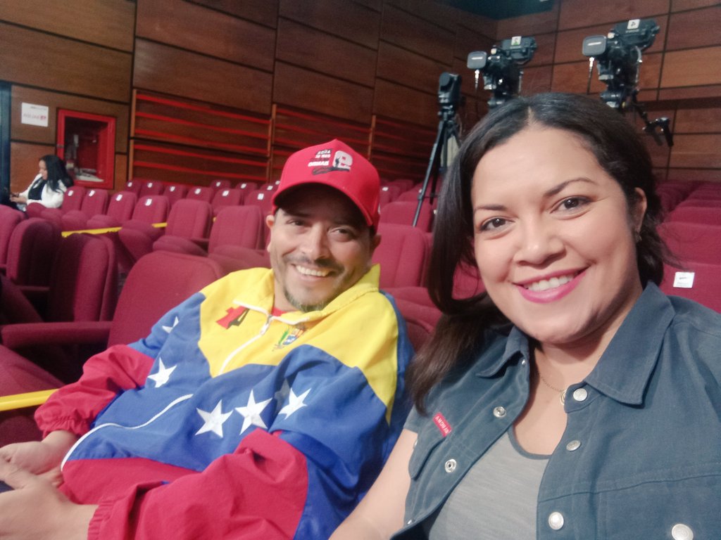 #10Mayo| Presentes y consecuentes en el programa @ConElMazoDando conducido por el líder revolucionario @dcabellor y entradas en mano del concierto de Oscar D' León y la Dimensión Latina  #LosGringosNuncaCumplen

@desireengifo @Orangelacuna